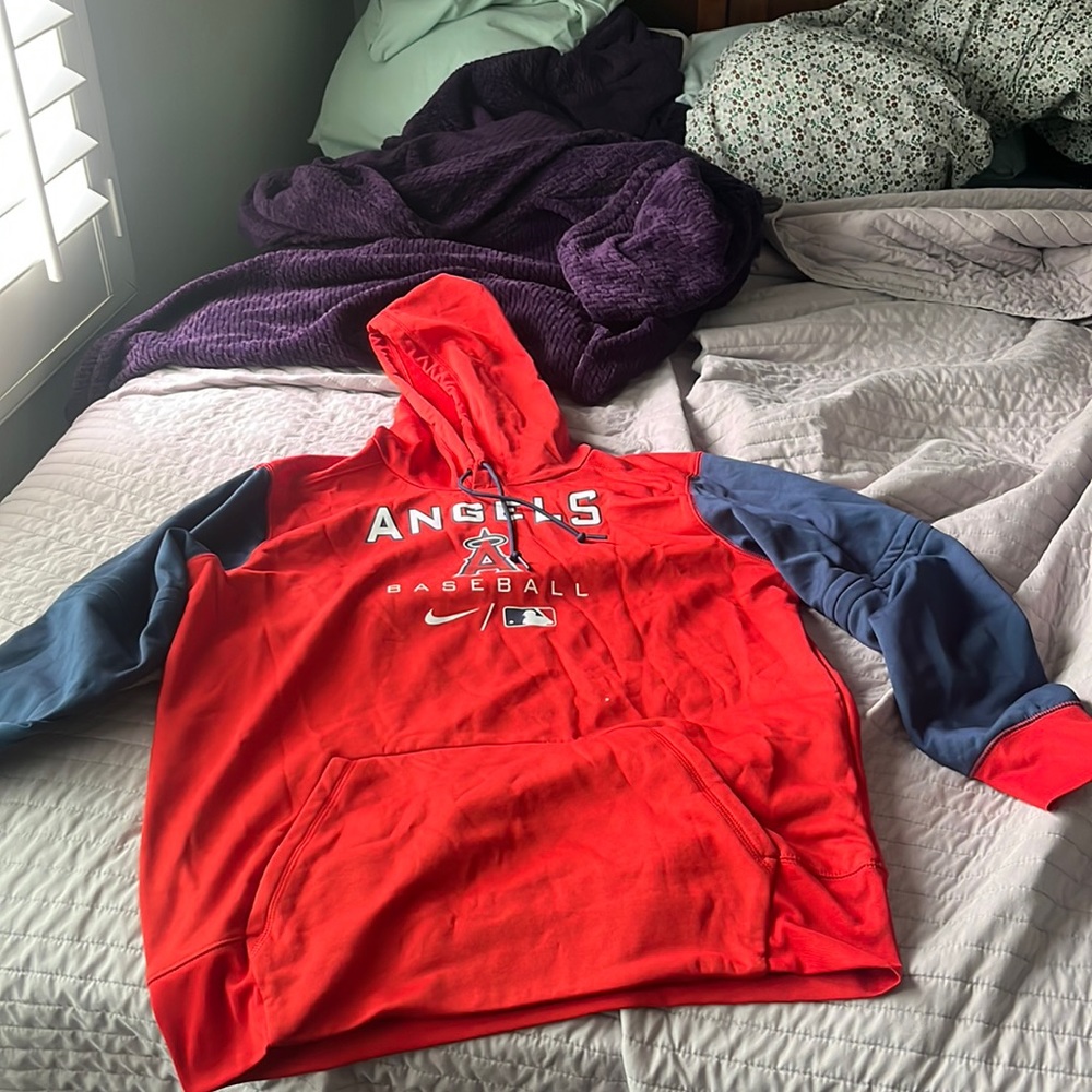 Angels pull over authentic collection therms fit size large brand new